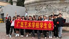 做雷锋精神“种子”——艺校学子“志愿红”闪耀首府街头