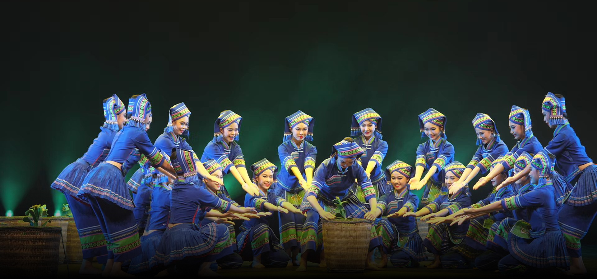 广西艺术学校原创舞蹈《节节高》第十三届桃李杯 获得优秀指导老师奖