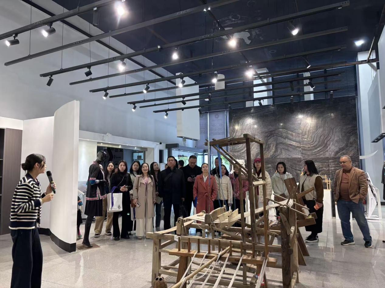 39049c8d37c2b3bd8bbd2dcd125851f2