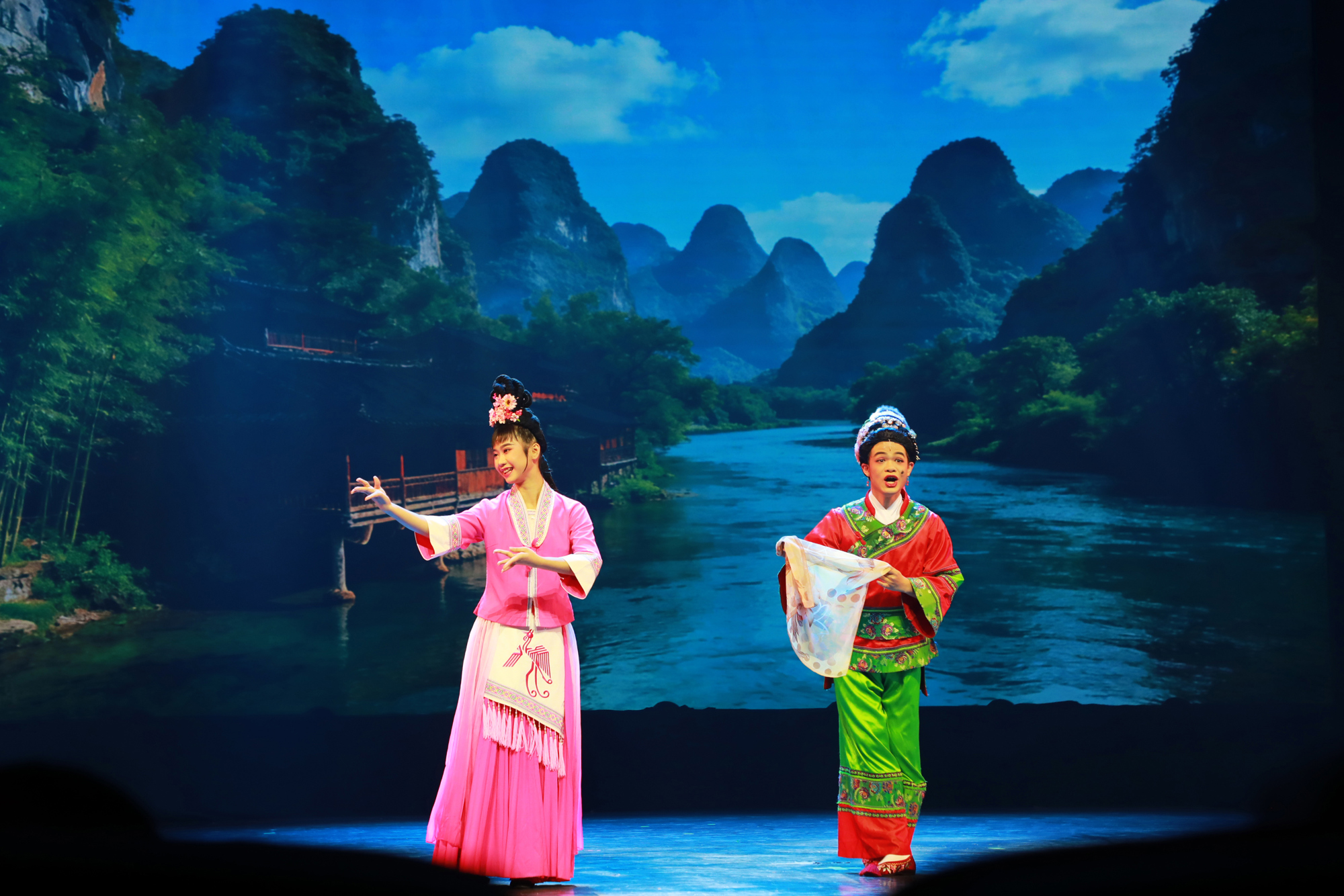 彩调《刘三姐・戏媒》