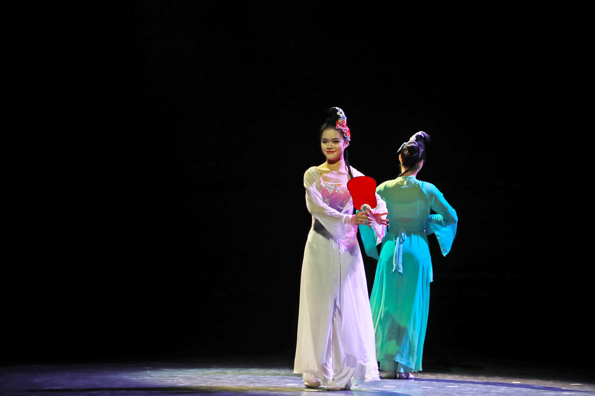 双人舞《临・踏春》