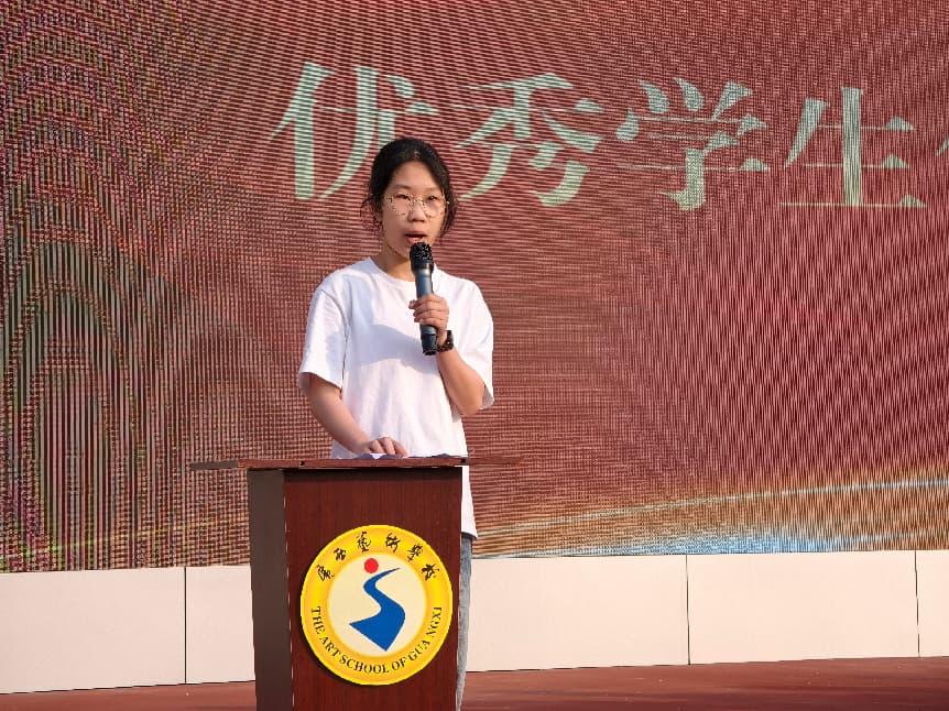 播音与主持专业2401班学生黄海凤